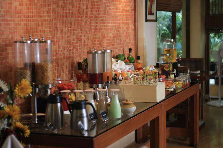 Breakfast/Coffee Service 56 of 94