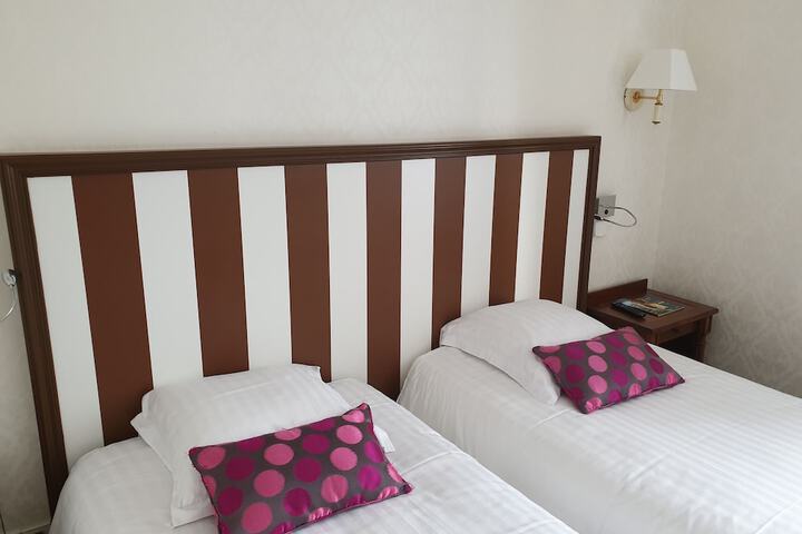 Room 13 of 42