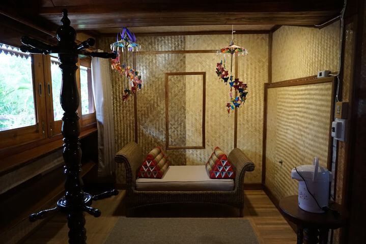 Room 33 of 102