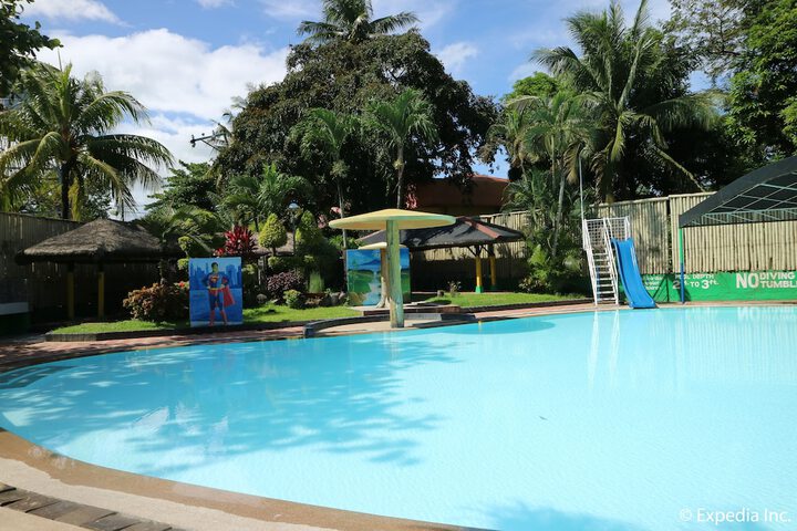 Hotel Pool