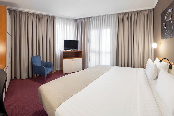 Room 36 of 129