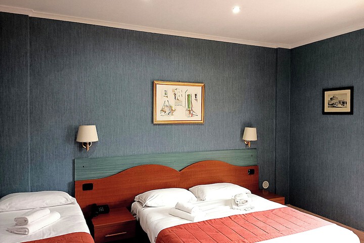 Room 25 of 71