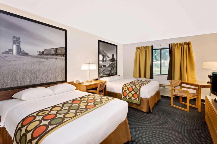 2 Double Beds (4 of 6)