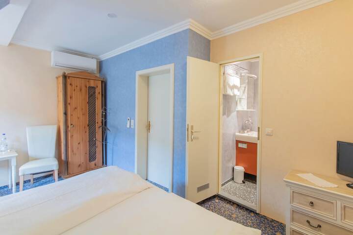 Room 19 of 74