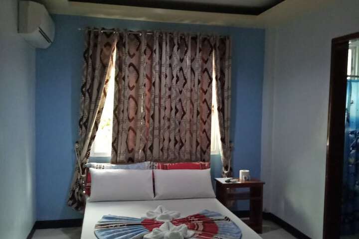 Room 4 of 36