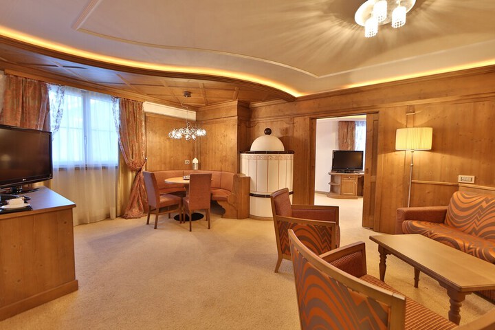 Room 7 of 33