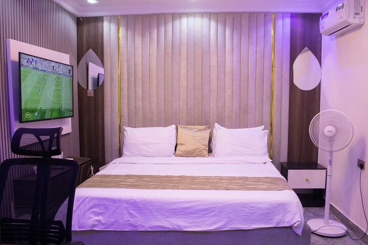 Room 14 of 22