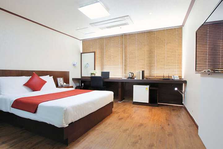 Room 15 of 51