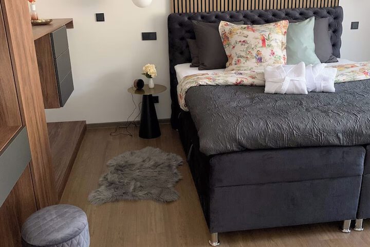 Room 10 of 37