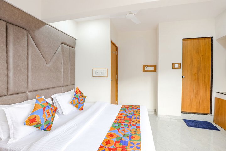 Room 15 of 32