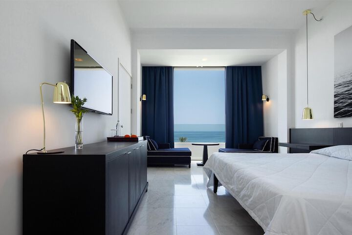 Room 34 of 182