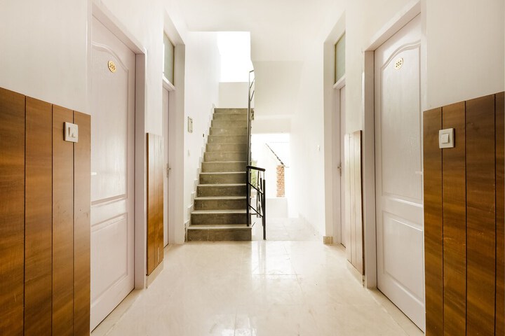 Ballroom/Hall 19 of 21