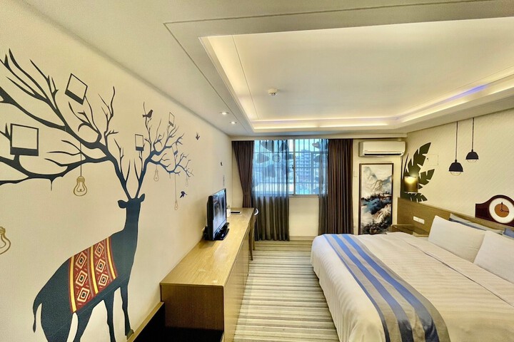 Room 16 of 30