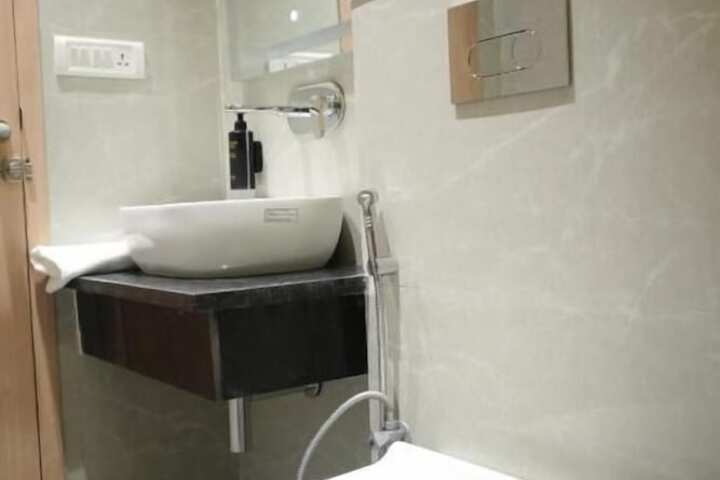 Room 12 of 24