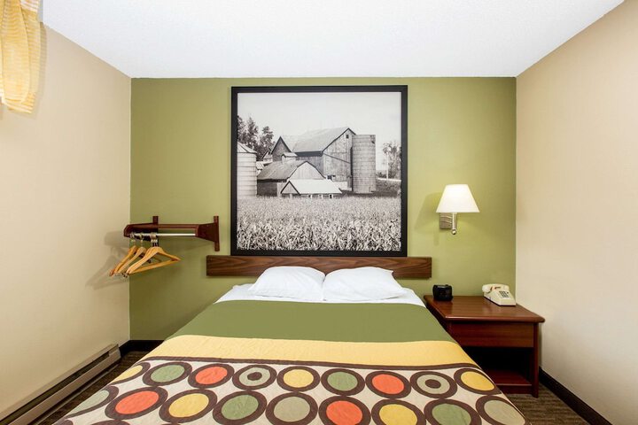 1 Queen Bed (11 of 12)