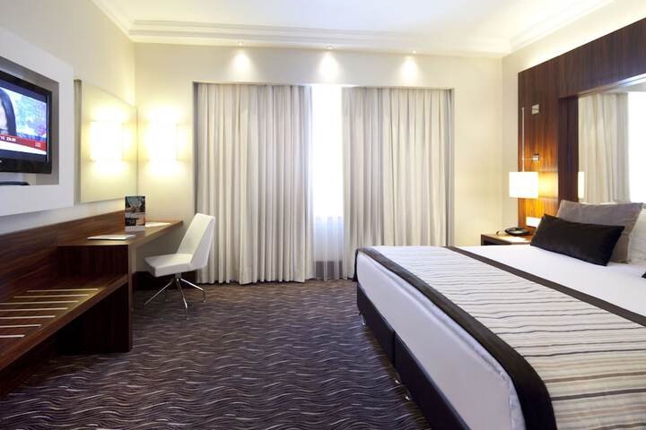 Room 10 of 90