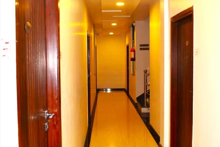 Business Center 16 of 17