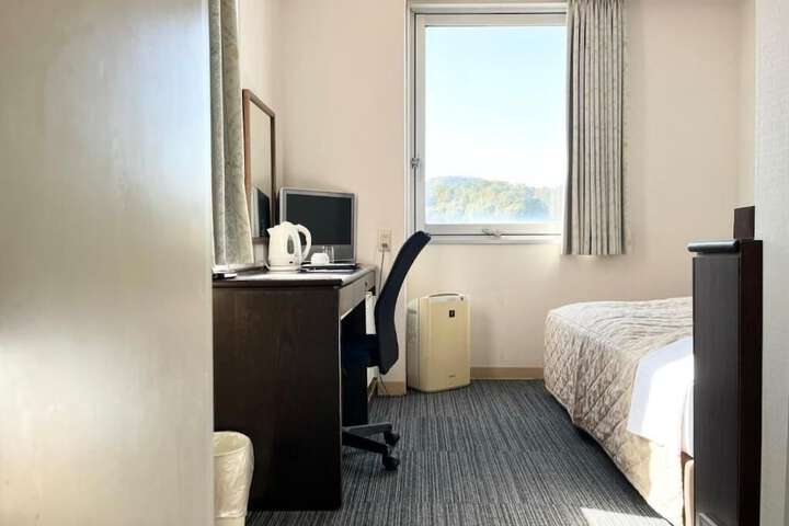 Room 4 of 13