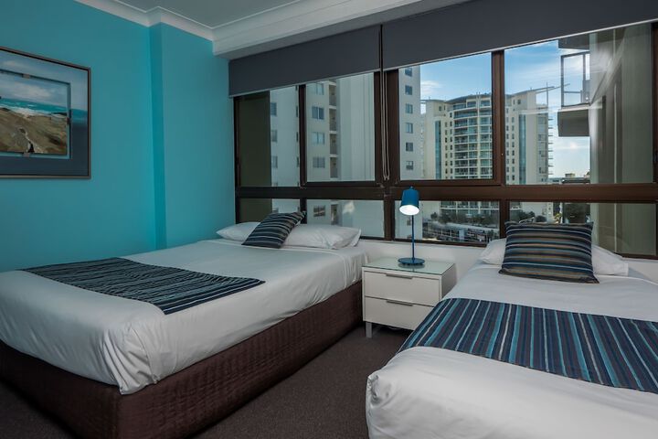 Room 2 of 77