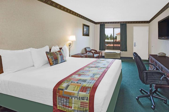1 King Bed (11 of 14)