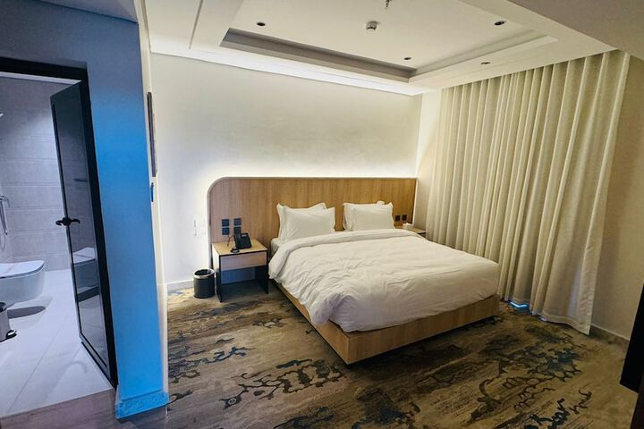 Room 12 of 36