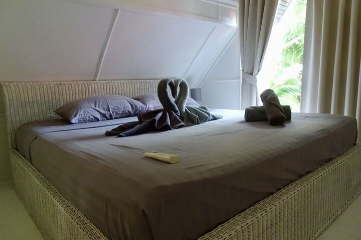 Room 13 of 296