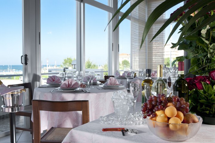 Dining 46 of 66