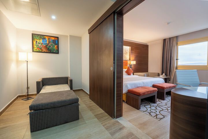 Room 28 of 72