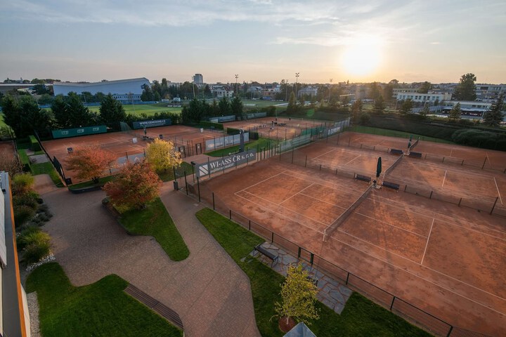 Tennis court