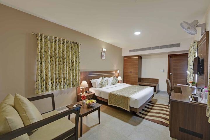 Room 5 of 12