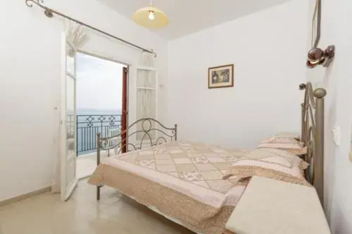 Room 4 of 18