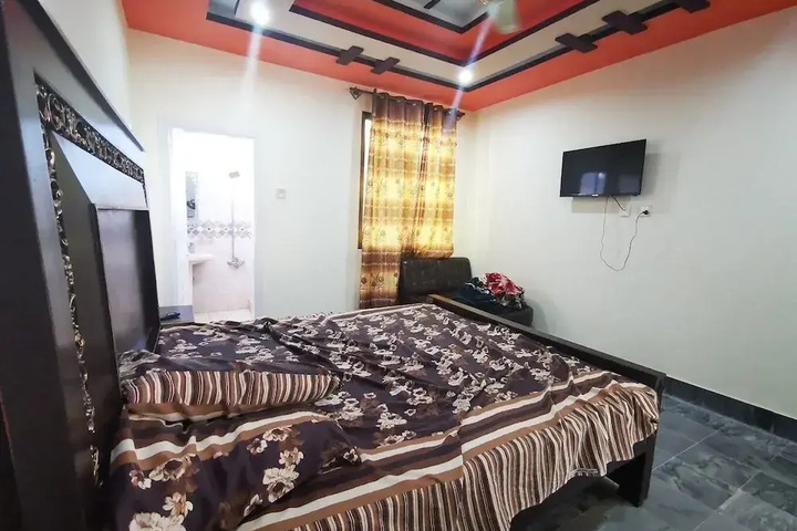 Room 3 of 7