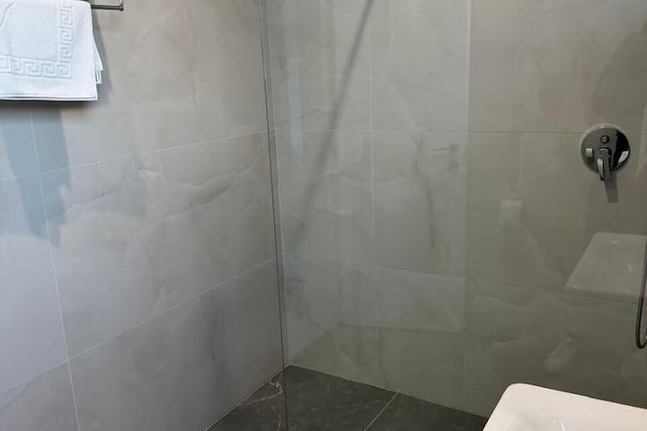 Room 10 of 17