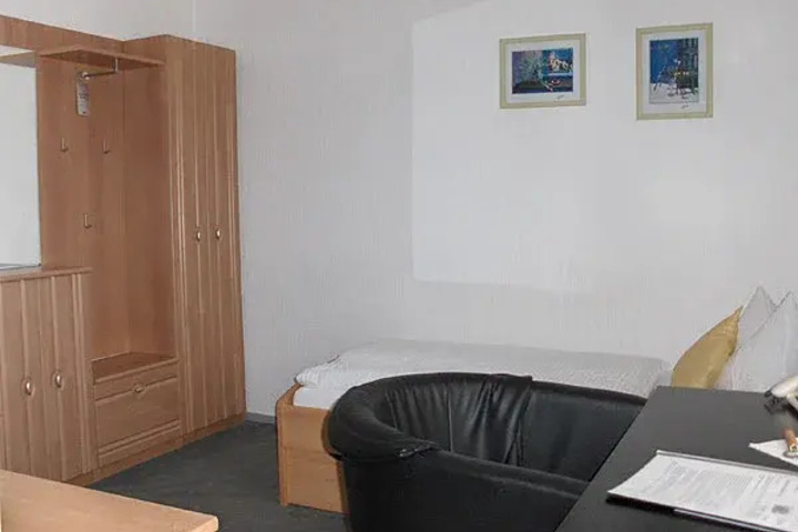 Room 4 of 5