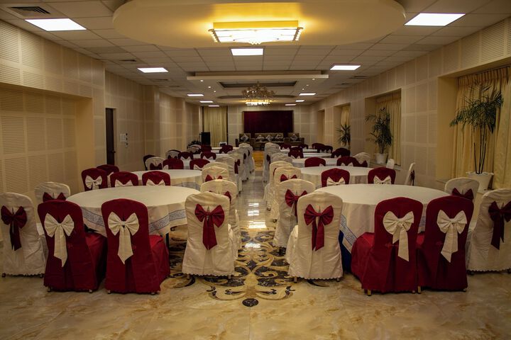 Ballroom/Hall 27 of 32