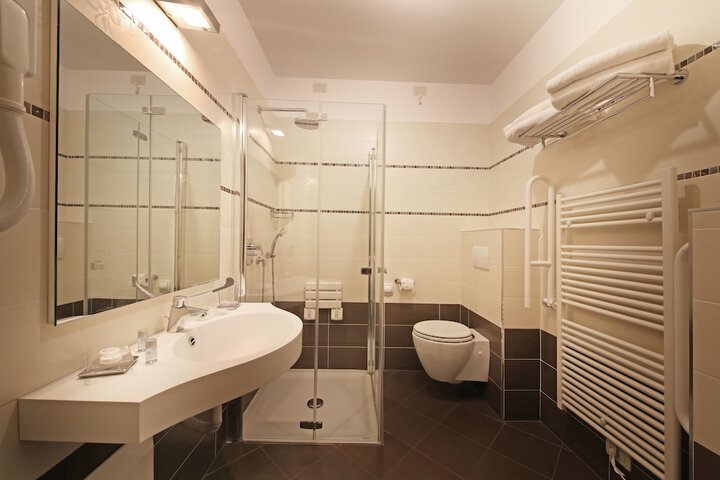 Room 16 of 35