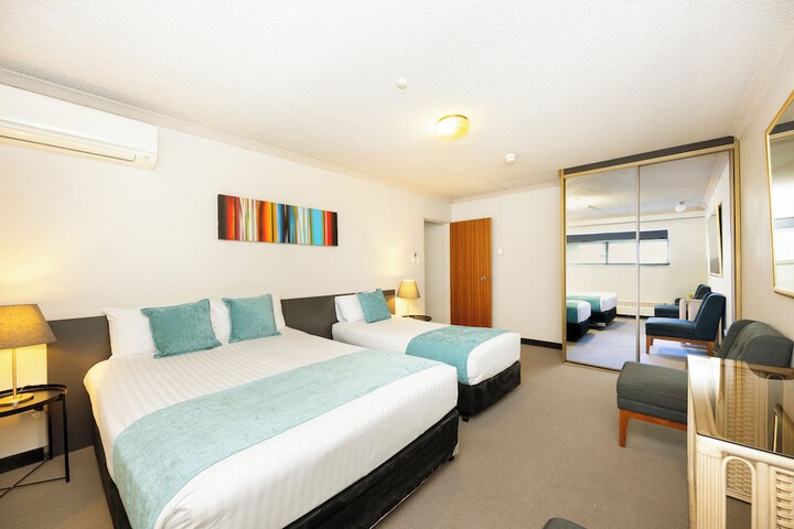 Room 33 of 86