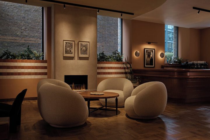 Lounge 58 of 66