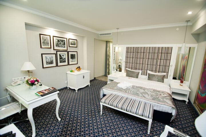 Room 8 of 50