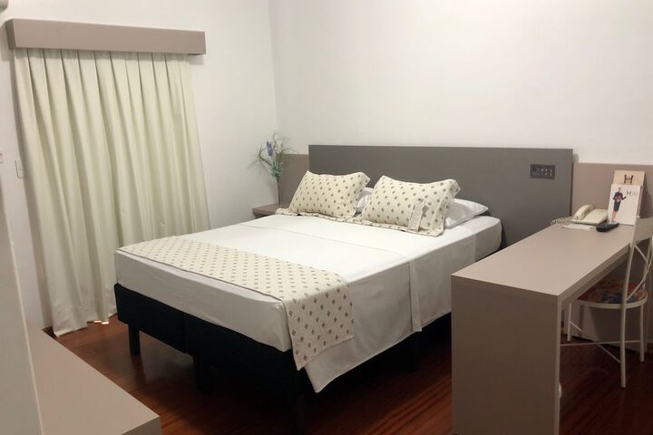 Room 2 of 121