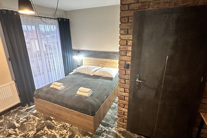 Room 33 of 110