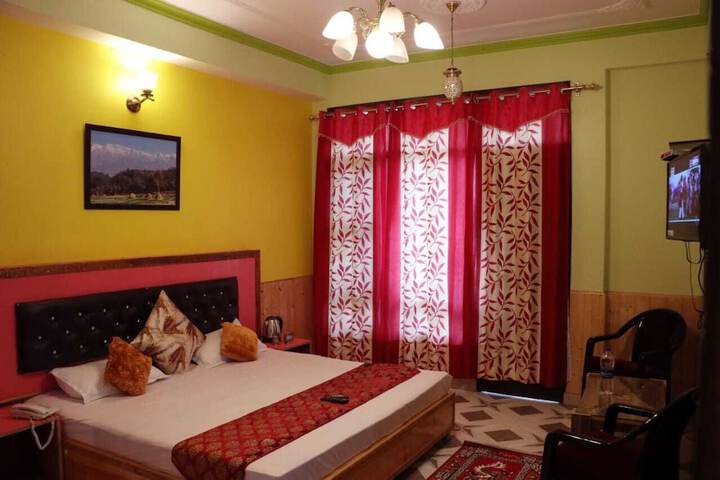 Room 9 of 28