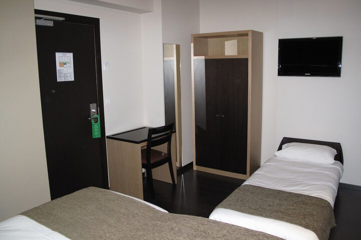 Room 13 of 48