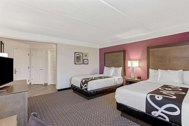 2 Double Beds (8 of 8)