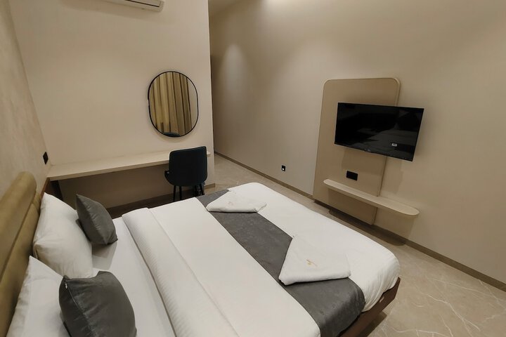 Room 5 of 34