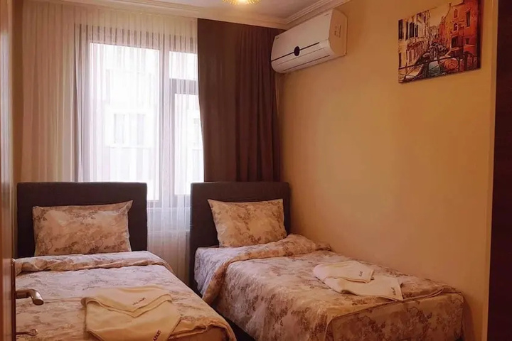 Room 4 of 13