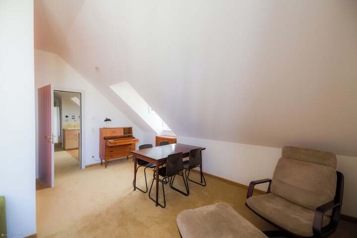 Room 81 of 122