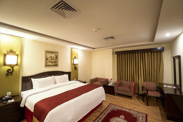 Room 13 of 37