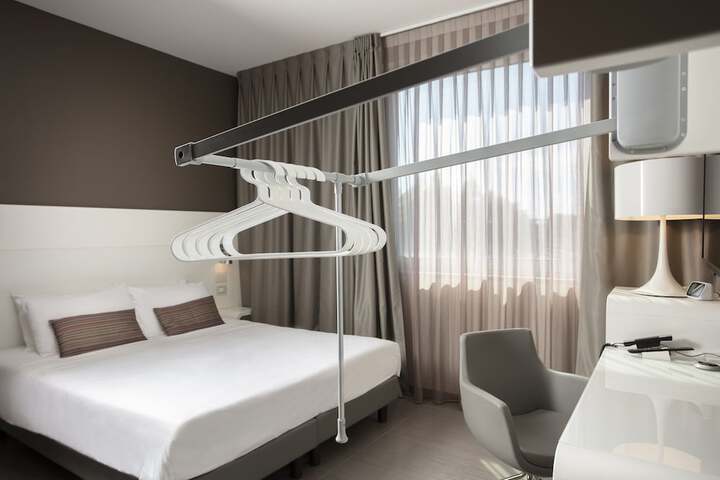 Room 15 of 76