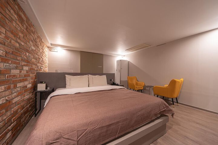 Room 26 of 64
